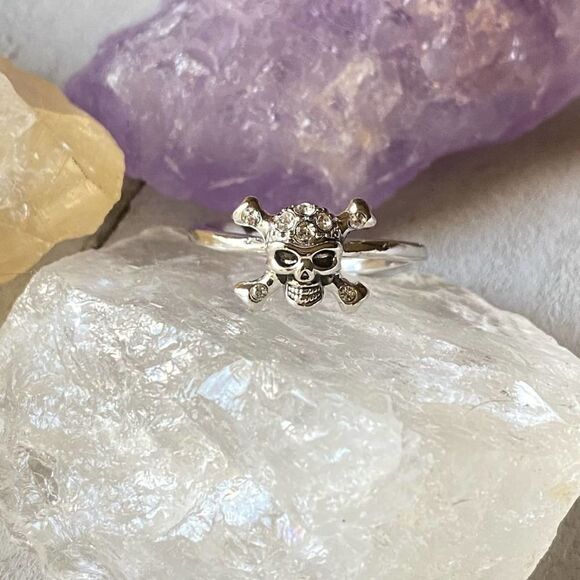 Skull Top Grade Crystal Rhodium Brass Ring Size 8 - Picture 2 of 3